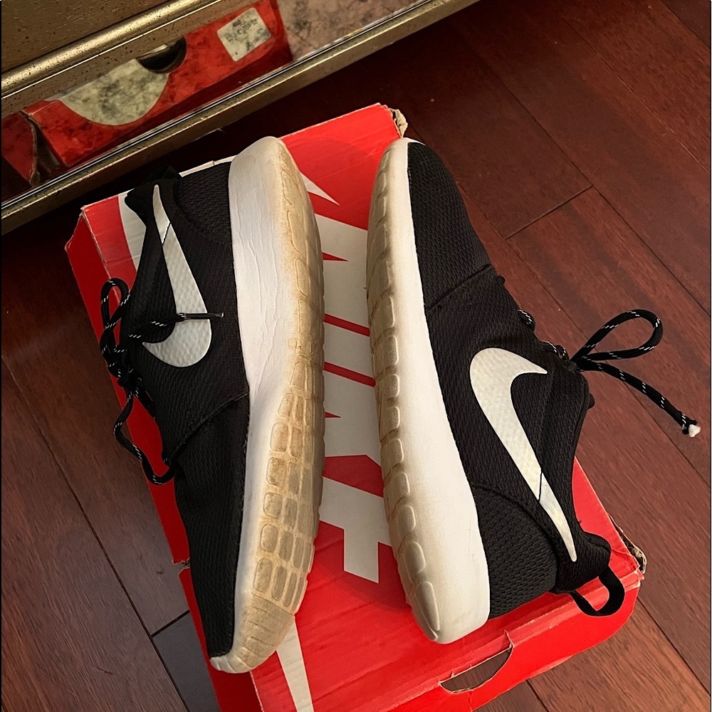 W Nike Roshe One - Picture 2 of 4